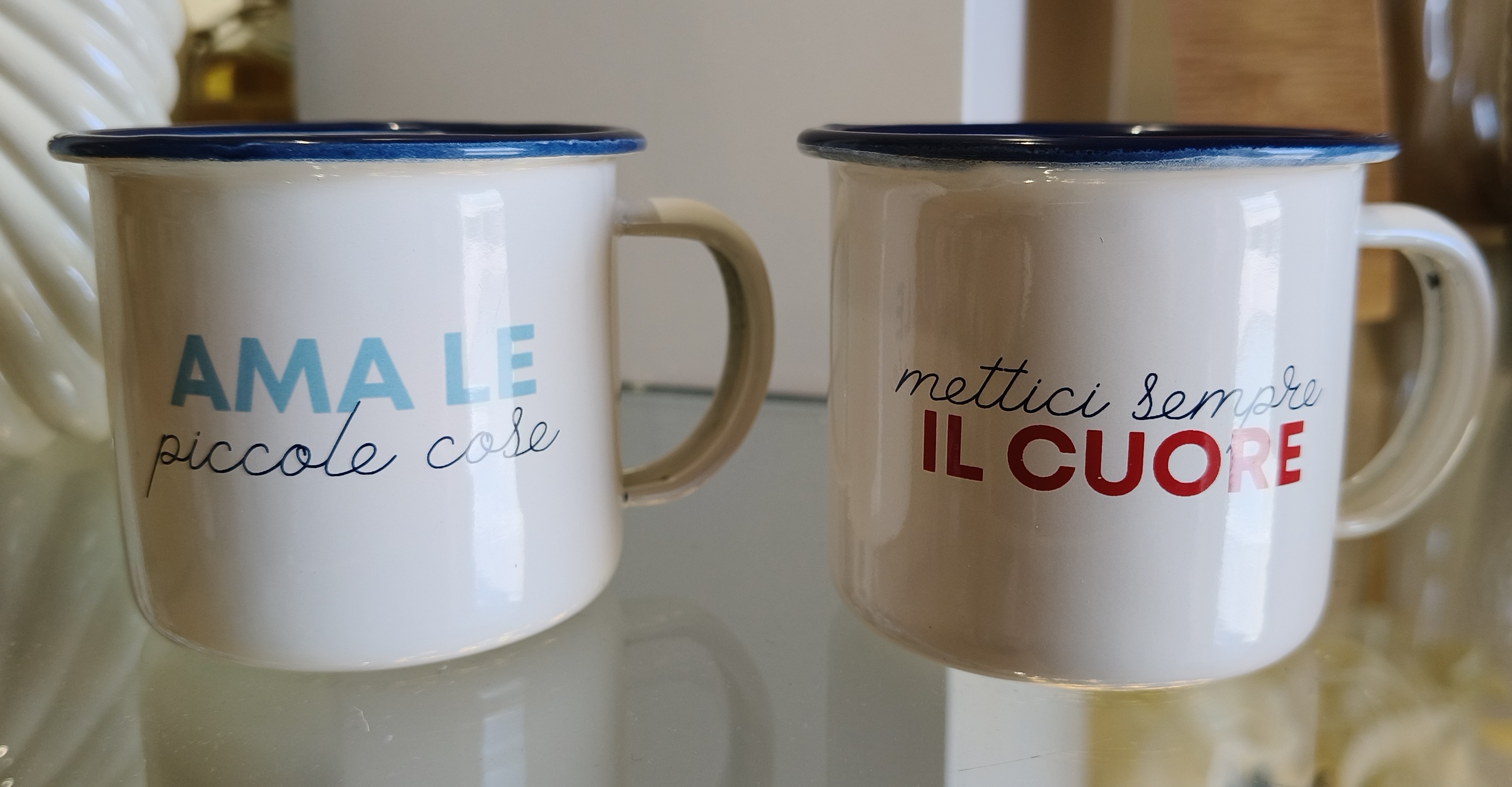 WDLIFESTYLE Set 2 tazzine in latta smaltata 150 ml decoro amare WDLIFESTYLE Set 2 tazzine in latta smaltata 150 ml decoro amare